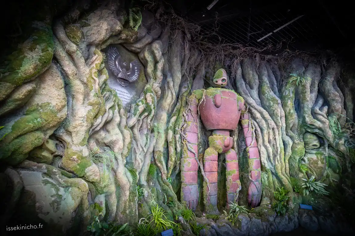 Parc Ghibli intérieur de la Grand warehouse, statue du robot du film Laputa, le chateau dans le ciel