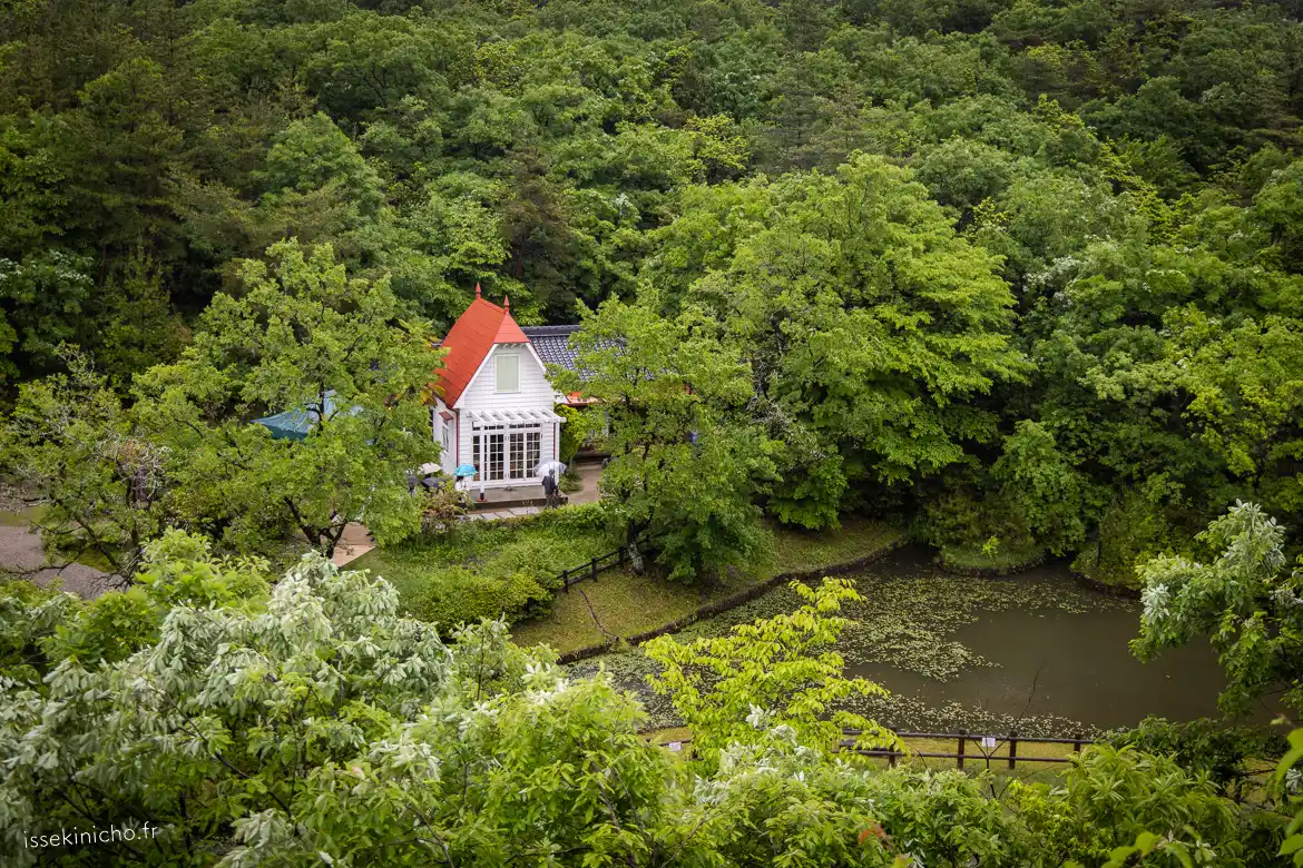 Parc Ghibli, maison de Mei et Satsuki du film Mon voisin Totoro